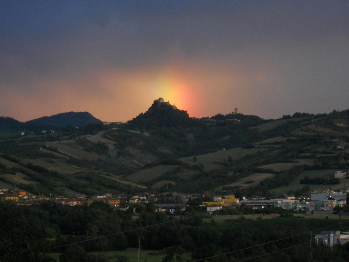 L'Angolo Di Verlano Canossa ภายนอก รูปภาพ